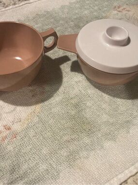 Durawear Melmac Retro Rose Pink creamer and sugar bowl with white lid